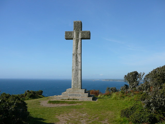 File:The cross at Dodman Point (geograph 1643385).jpg