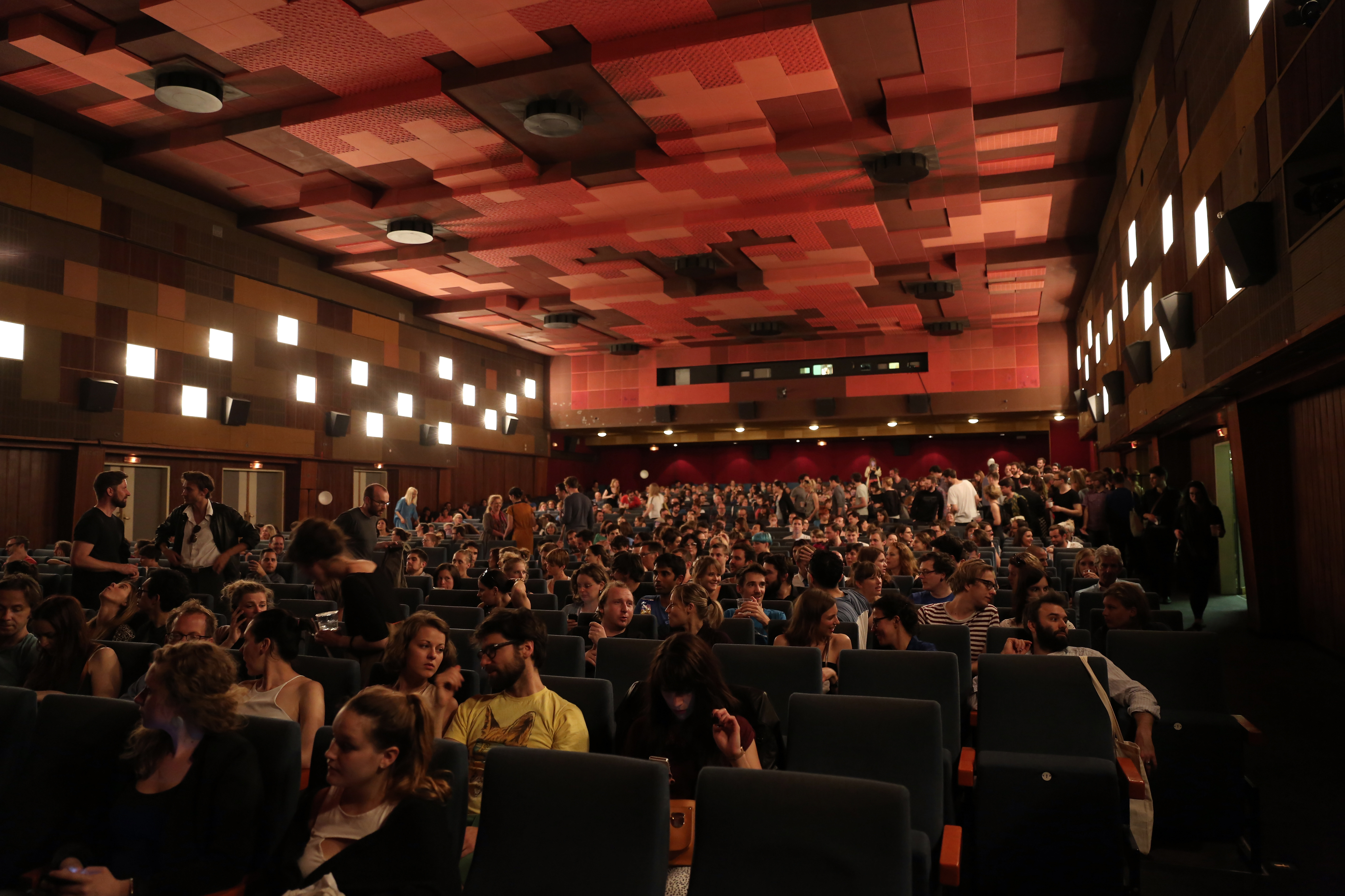 Hall full. Синема Холл. Кинотеатры вены. Pig Cinema Hall. Circle Cinema Hall.