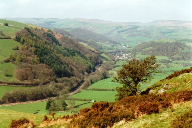 File:View from near Panpunton Hill - geograph.org.uk - 709461.jpg