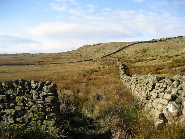 File:Whelp Stone Crag - geograph.org.uk - 595541.jpg