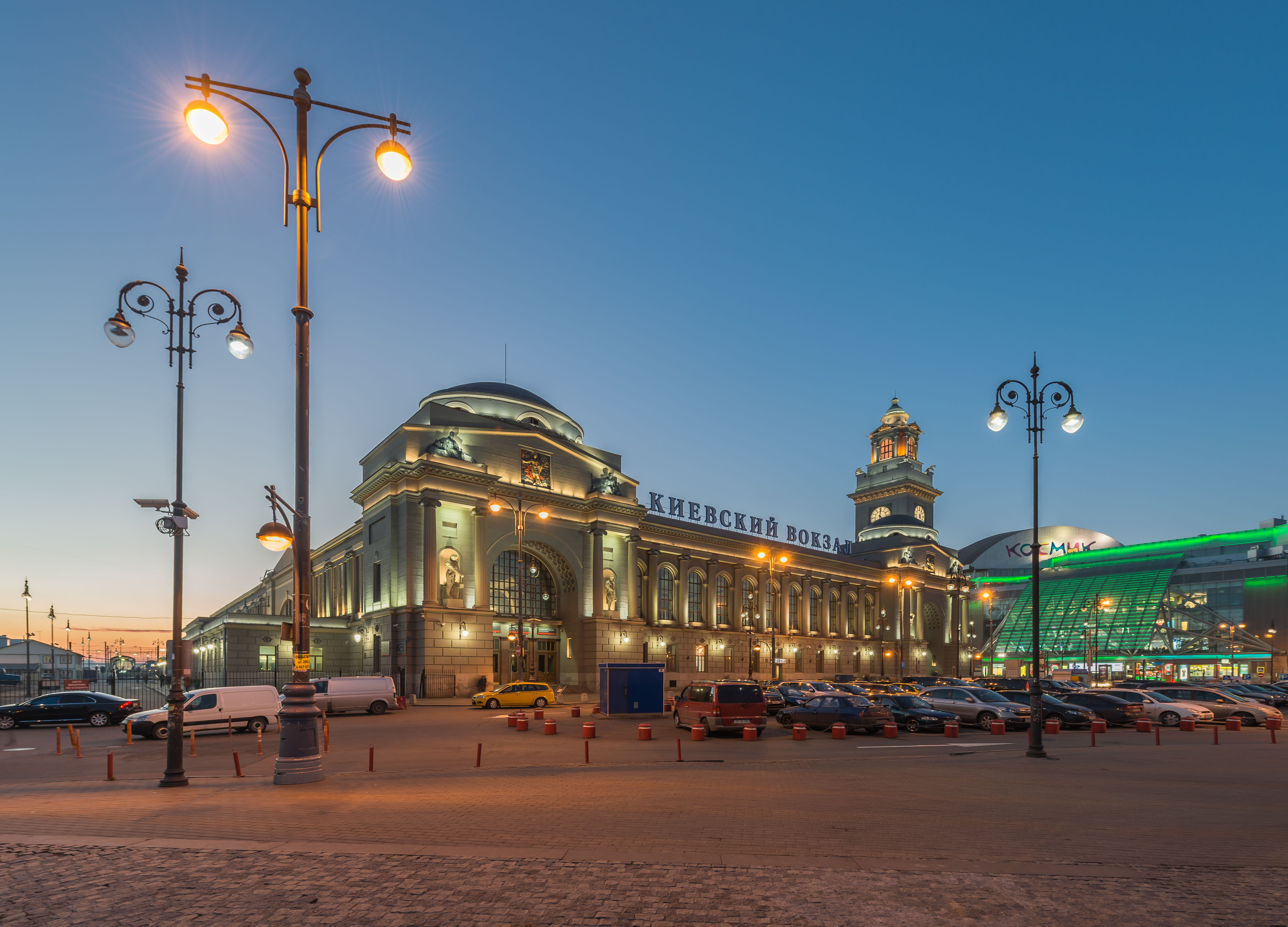 Москва киевская брянск. Храм на Киевском вокзале. Киевский вокзал Питер. Киевский вокзал 2021. Киевский вокзал Москва 2007.