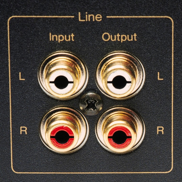 File:Audio Cinch Line-In Line-Out.jpg - Wikimedia Commons