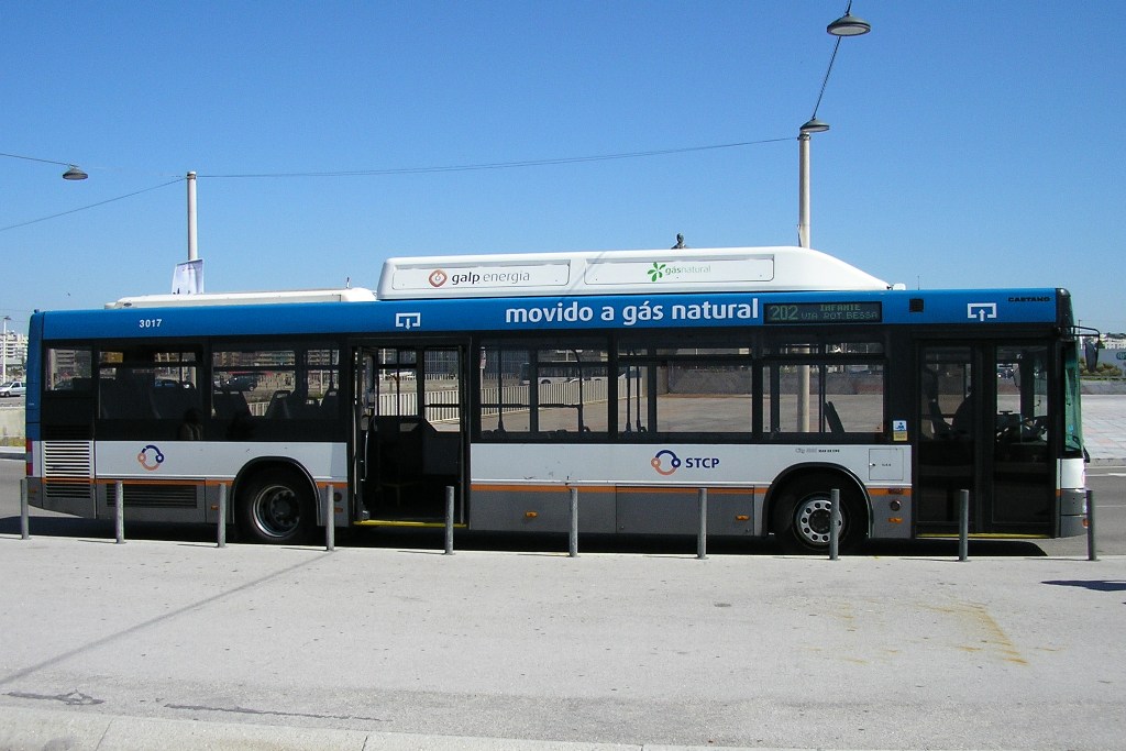 Autocarro_STCP_3_(Porto).JPG