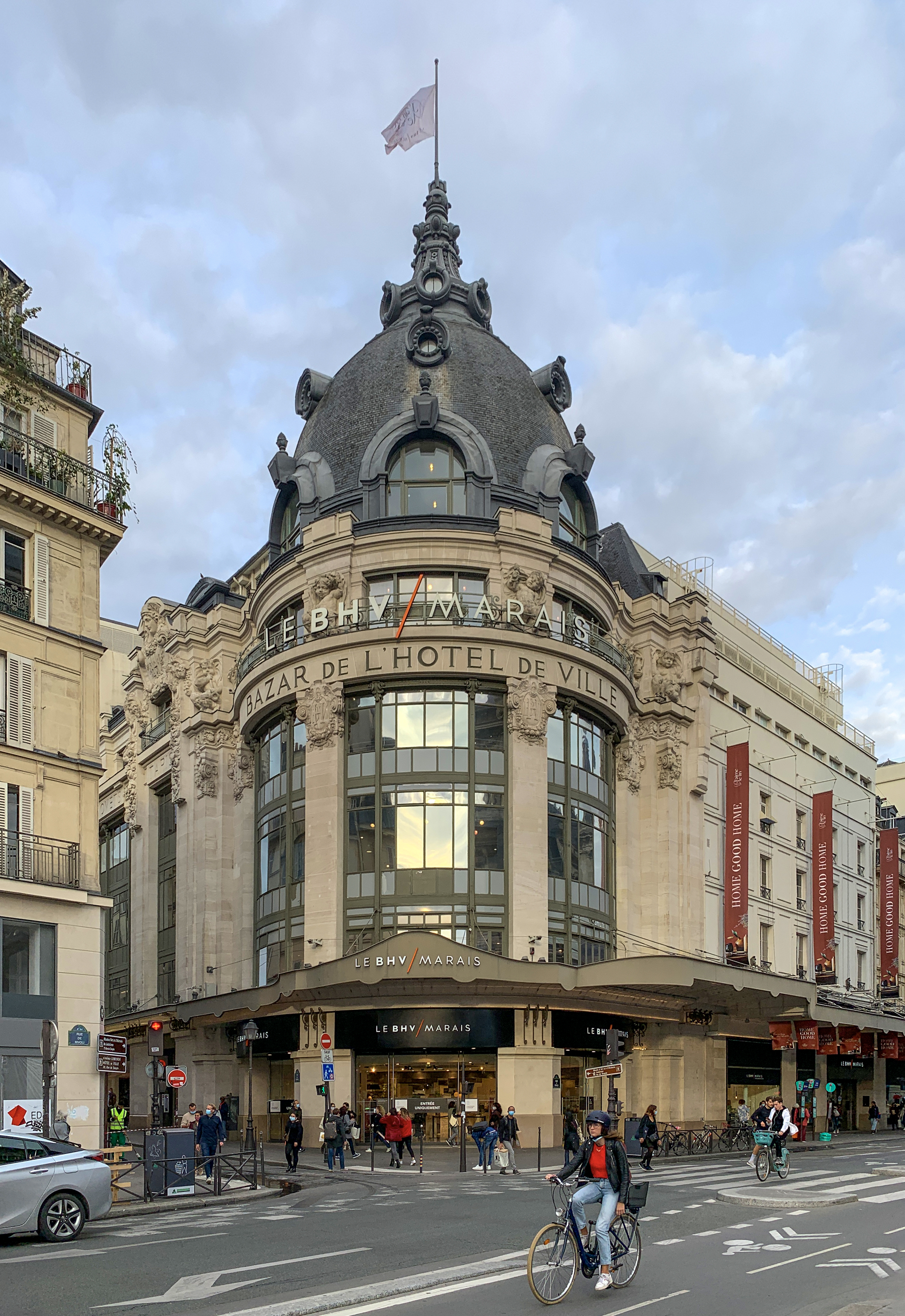 Galeries Lafayette franchises out 11 regional branches in France