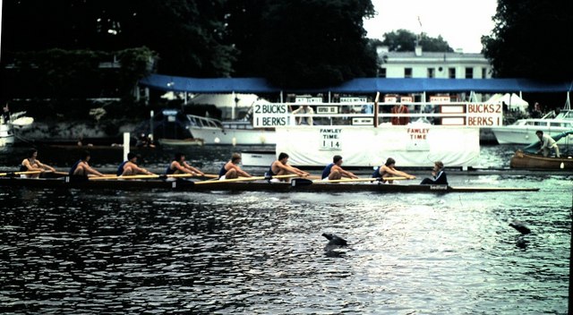 File:Bedford School's eight passing Phyllis Court - geograph.org.uk - 859310.jpg