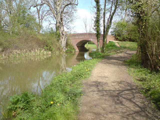 File:Bridge over Wey Arun Canal near Brewhurst Mill - geograph.org.uk - 1026528.jpg