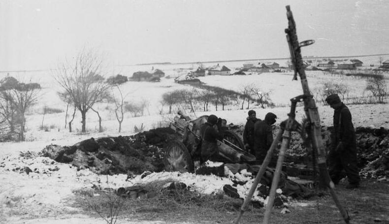 File:Bundesarchiv Bild 101I-732-0131-32, Russland, Geschützstellung im Winter.jpg