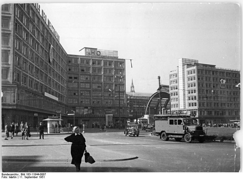 File:Bundesarchiv Bild 183-11844-0007, Berlin, Alexanderplatz, HO-Warenhaus.jpg