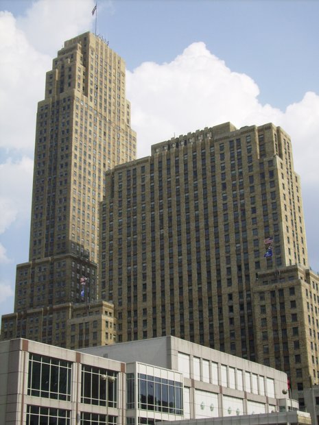 Carew Tower Full.jpg