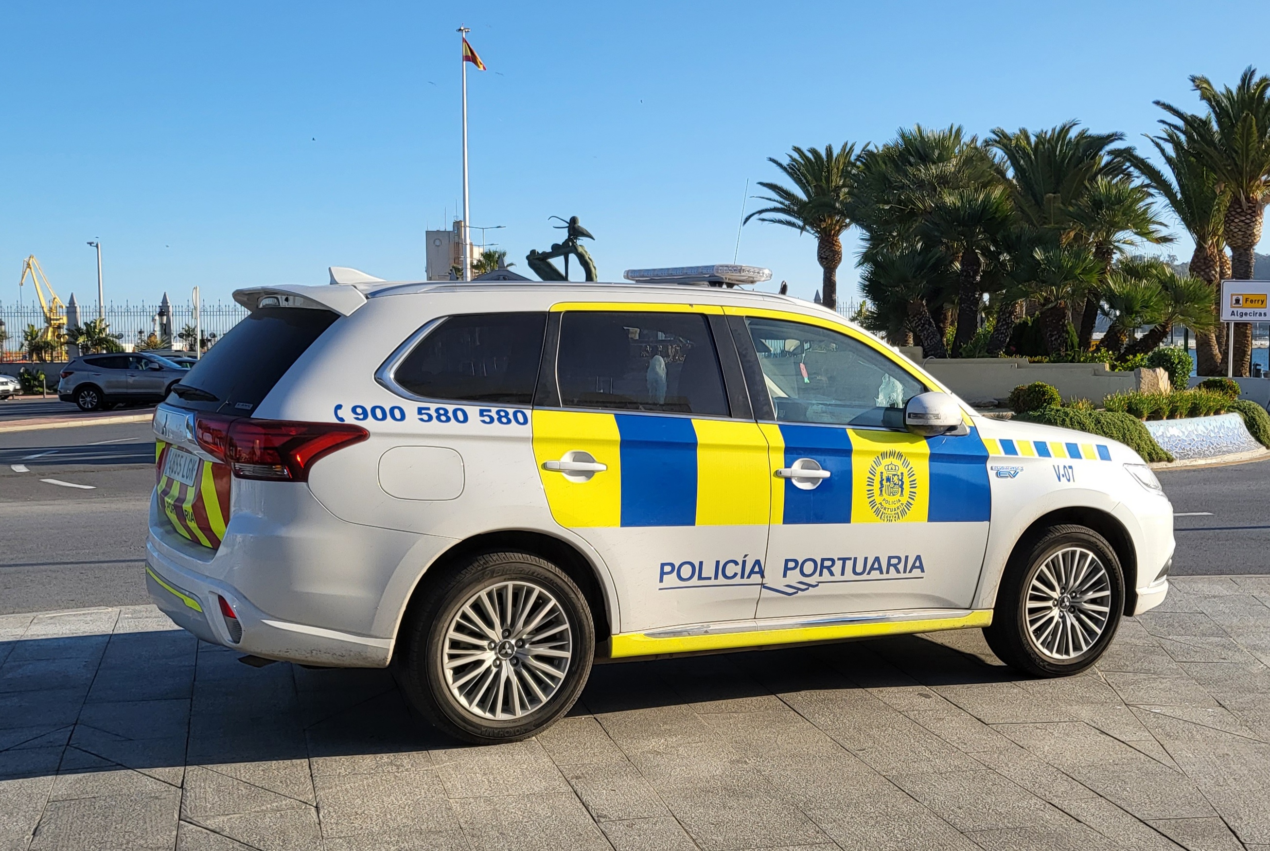 File:Coche policía portuaria Ceuta.jpg - Wikimedia Commons