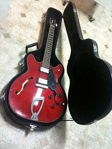 File:DeArmond Guild Starfire Custom.jpg