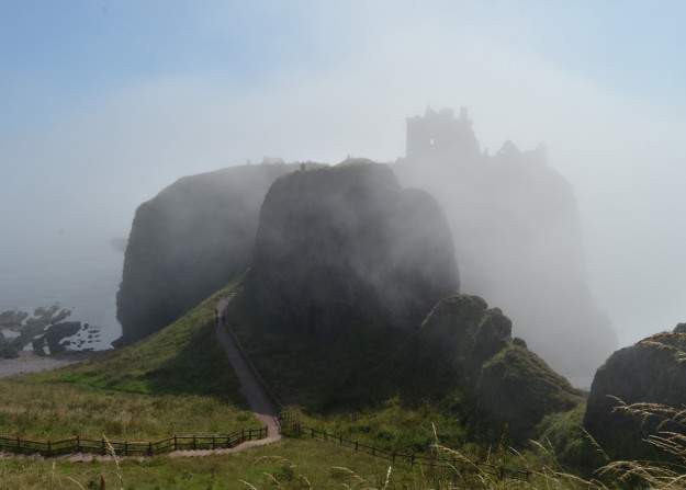 File:Dunnottar Castle, Aberdeenshire.jpg