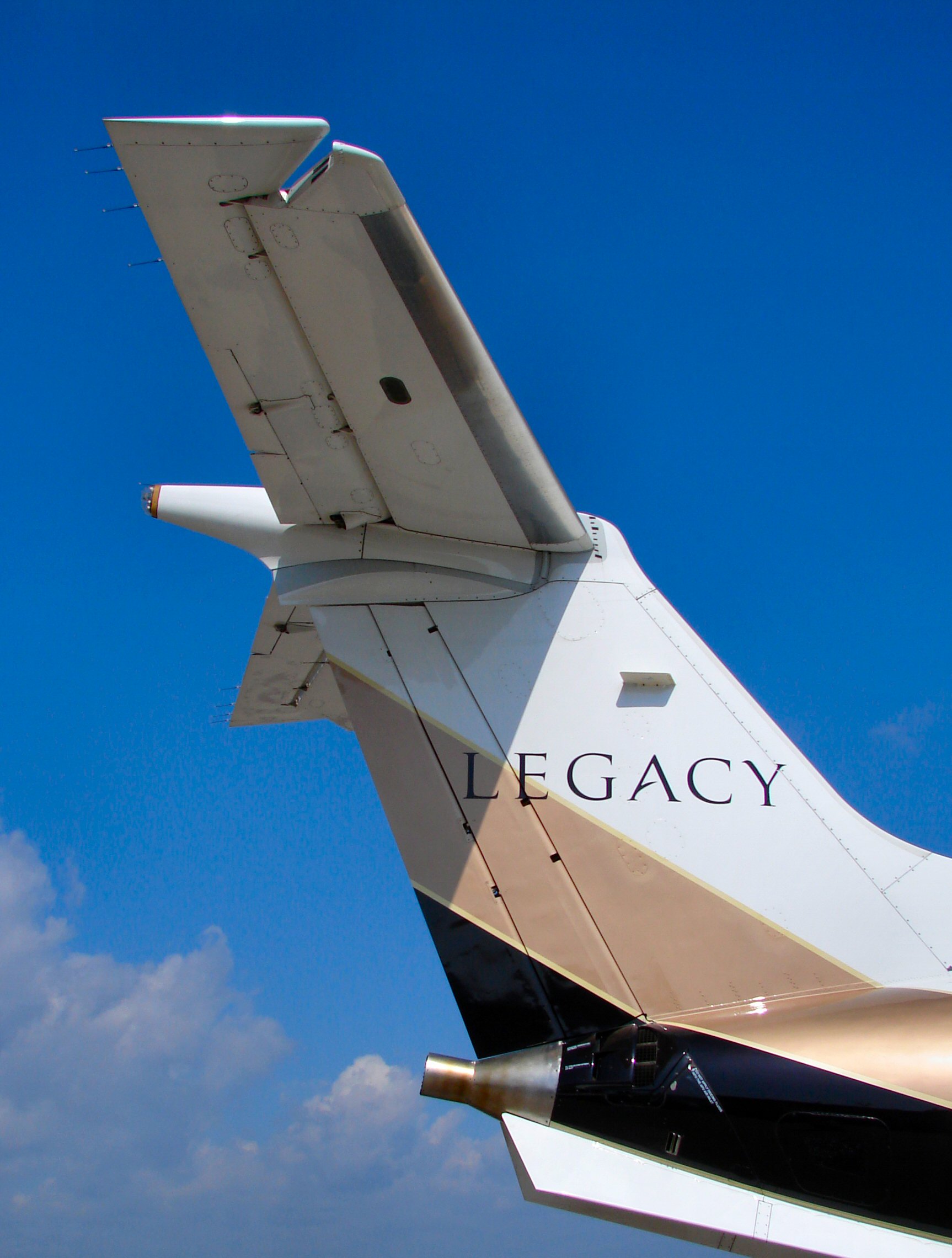 Embraer Legacy (293119325).jpg