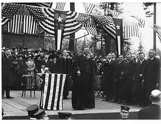 File:Former President Theodore Roosevelt speaking at the University of Washington, Seattle, April 6, 1911 (MOHAI 4077).jpg