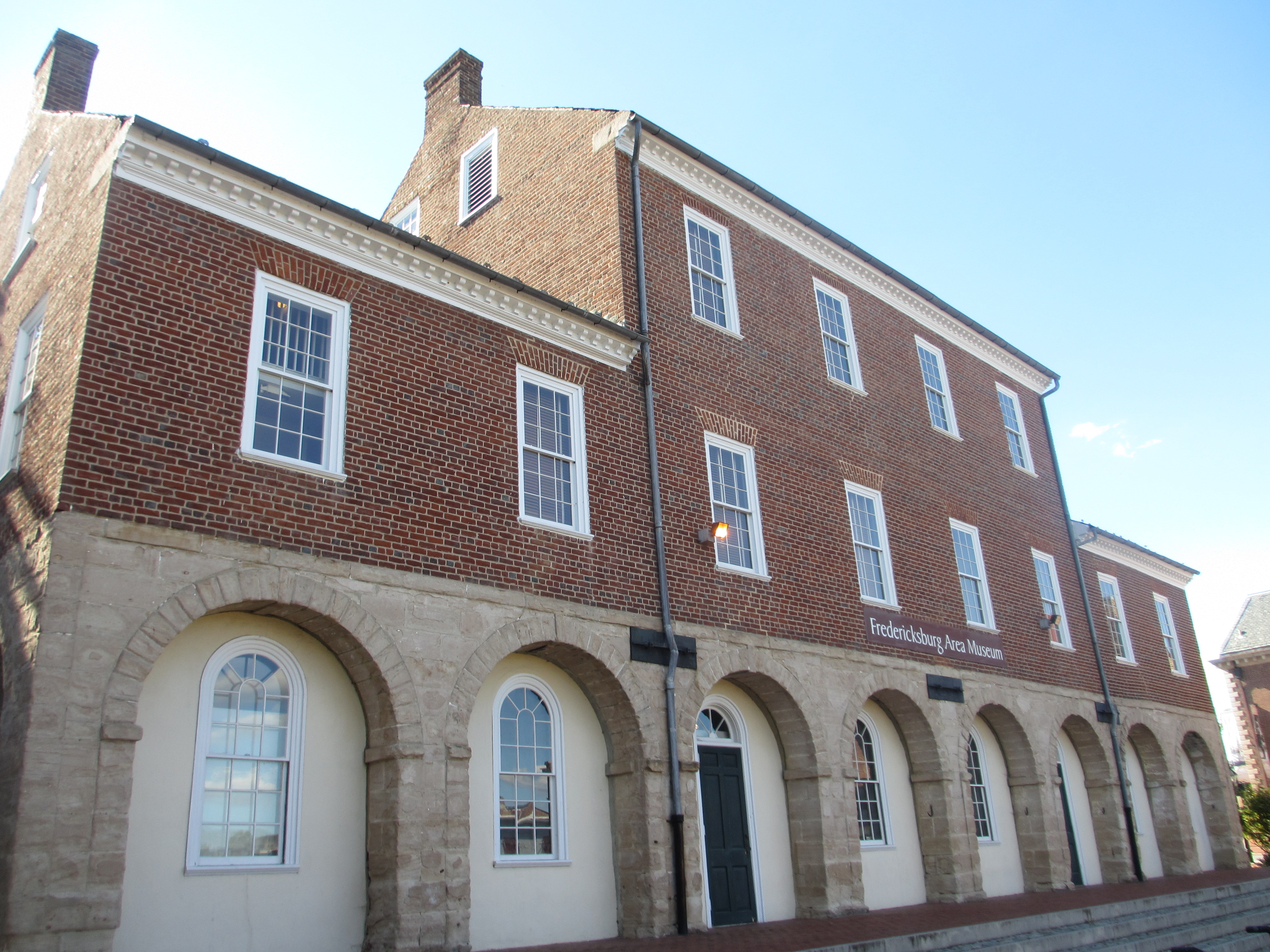 Photo of Fredericksburg Town Hall and Market Square