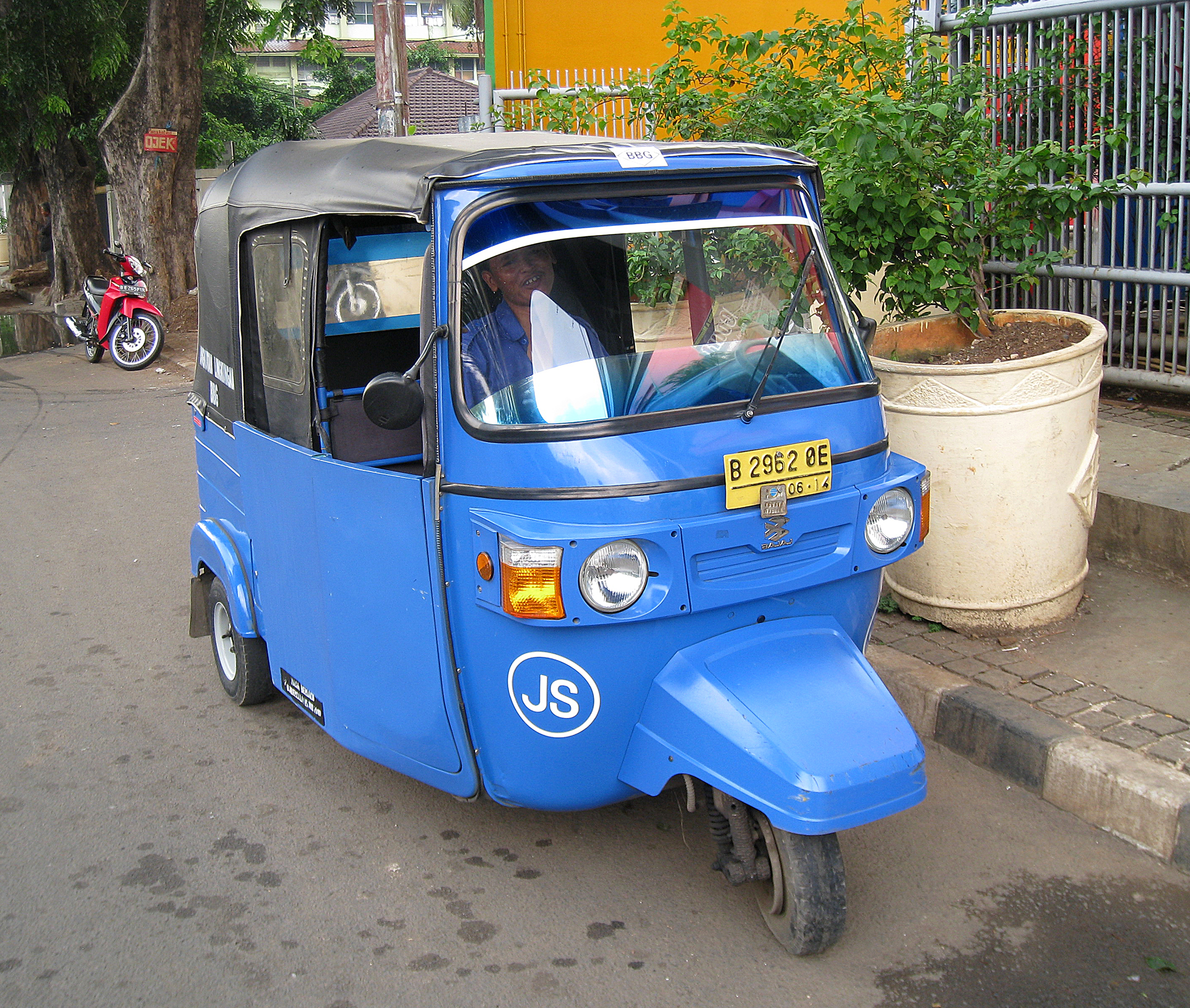 Gas-Fueled Bajaj in Jakarta
