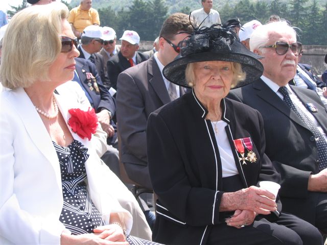 File:Irena Anders with her daughter and Ryszard Kaczorowski.jpg