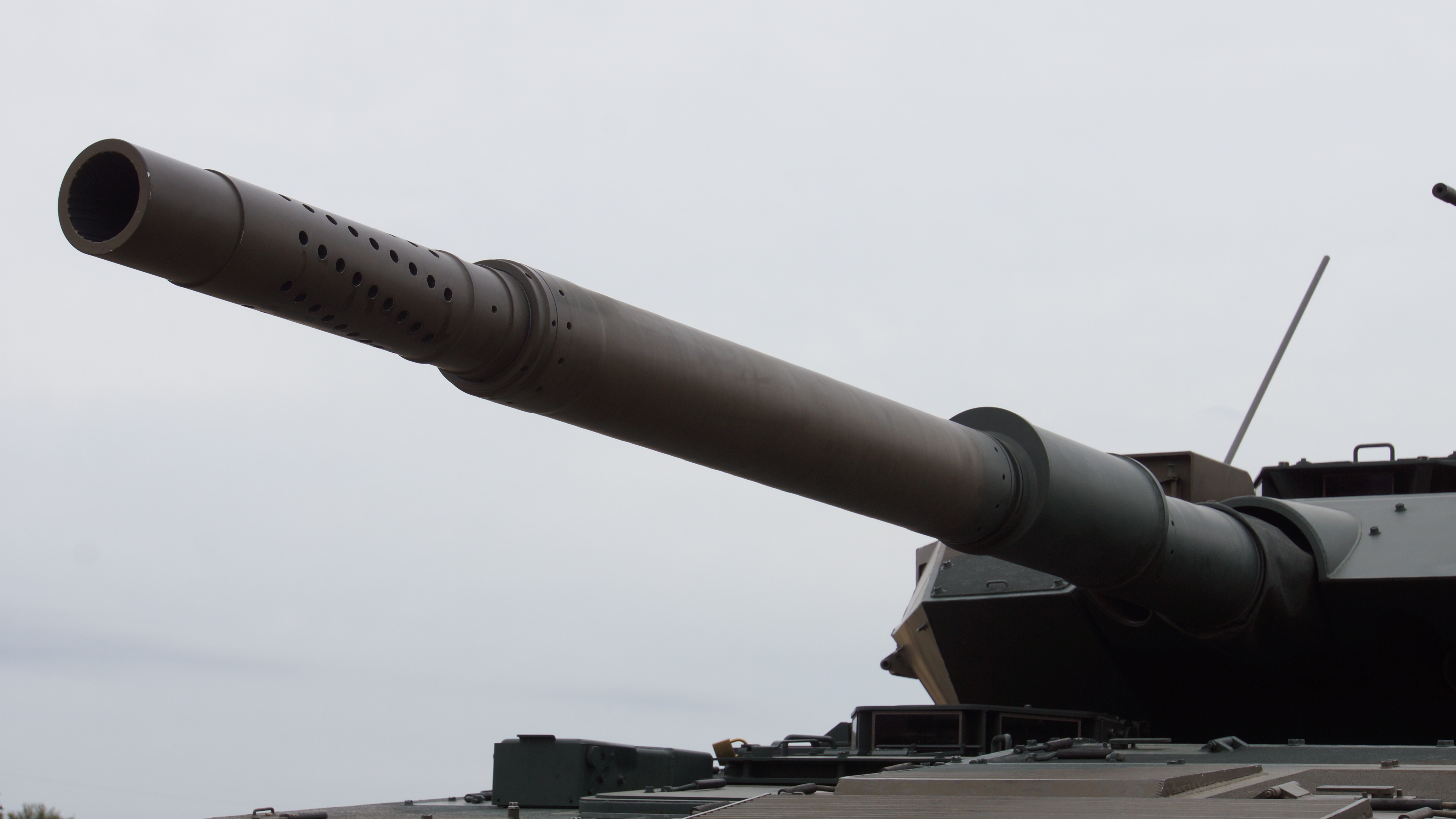 JGSDF_Type_16_Maneuver_Combat_Vehicle%2826-6348%29_105mm_rifled_gun_left_front_view_at_Camp_Nihonbara_October_1%2C_2017.jpg