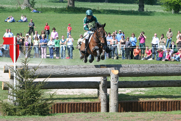 File:Jonty Evans (IRL) riding round Badminton.jpg