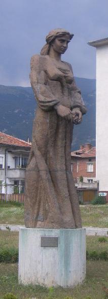 File:Karlovo, rikoltistino de rozoj.jpg