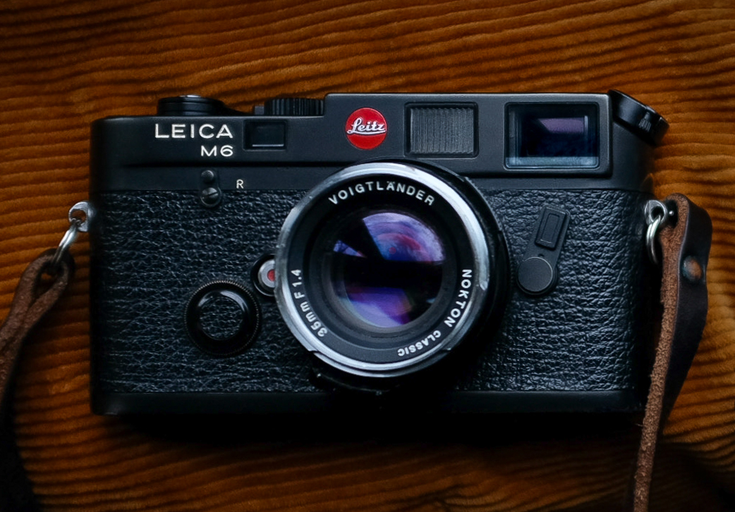 File:Leica M6 Classic black.jpg - Wikimedia Commons