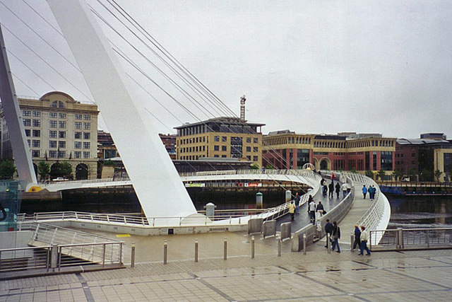 File:Millennium Bridge, Gateshead - geograph.org.uk - 1481047.jpg