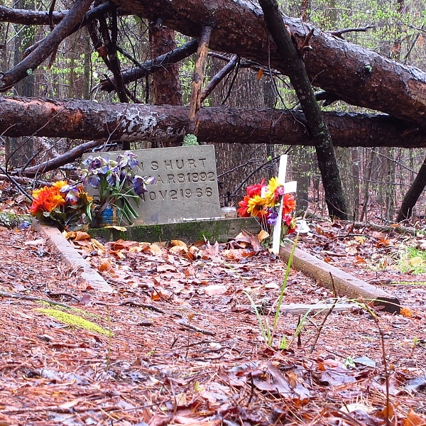 File:Mississippi John Hurt - grave (cropped).jpg