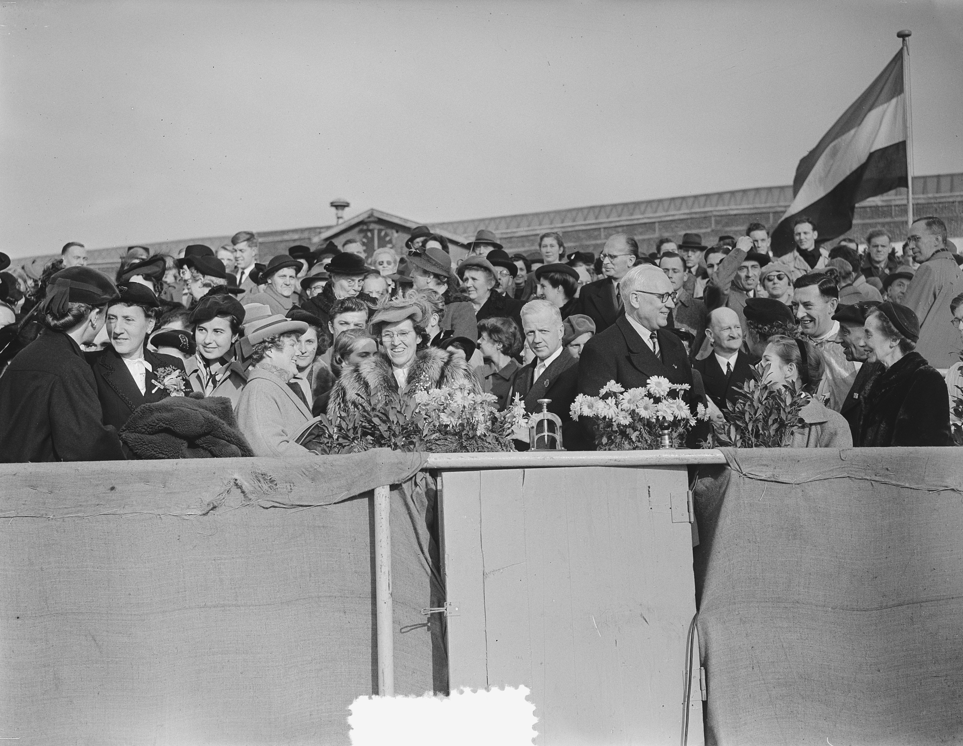 Ноябрь 1951. Горбачев первый секретарь Ставропольского крайкома КПСС.. Горбачев на даче. Большой Ставропольский канал СССР.