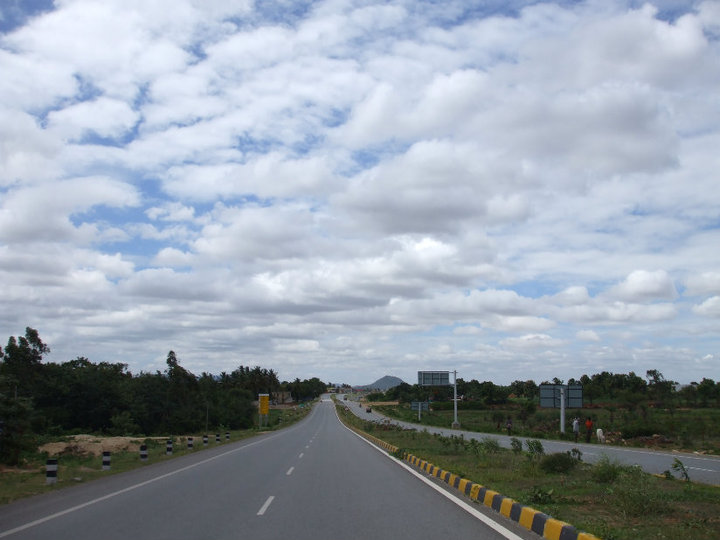 File:National Highway 7 (old numbering) in Karnataka.jpg