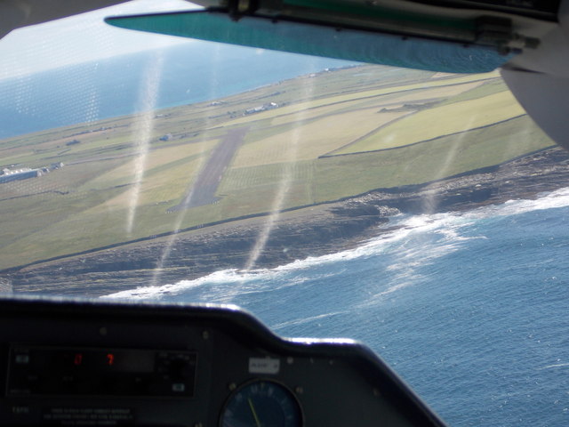 File:North Ronaldsay, approaching by air - geograph.org.uk - 4705991.jpg