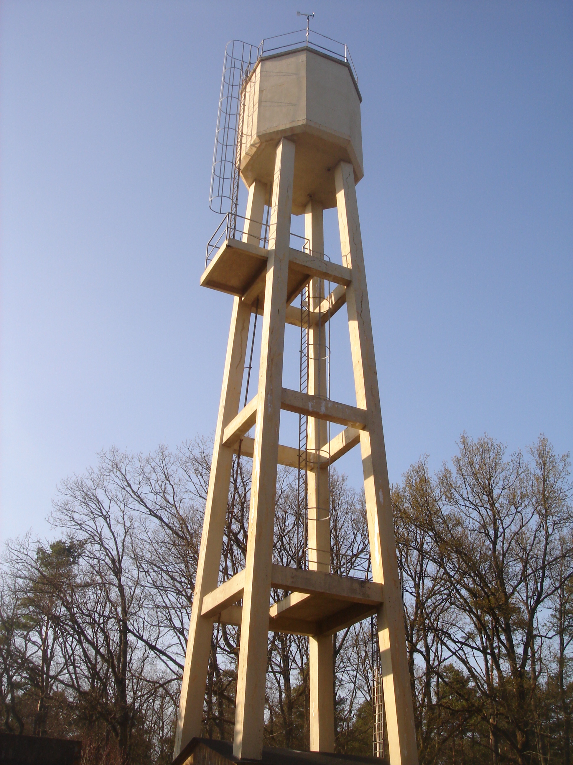 File:Observatoire magnétique national de Chambon-la-Forêt 04.JPG -  Wikimedia Commons