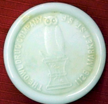 https://upload.wikimedia.org/wikipedia/commons/1/14/Owl_Drug_milk_glass_cold_cream_container.jpg