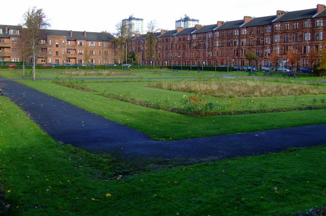 File:Park at Orchy Street (geograph 2141514).jpg