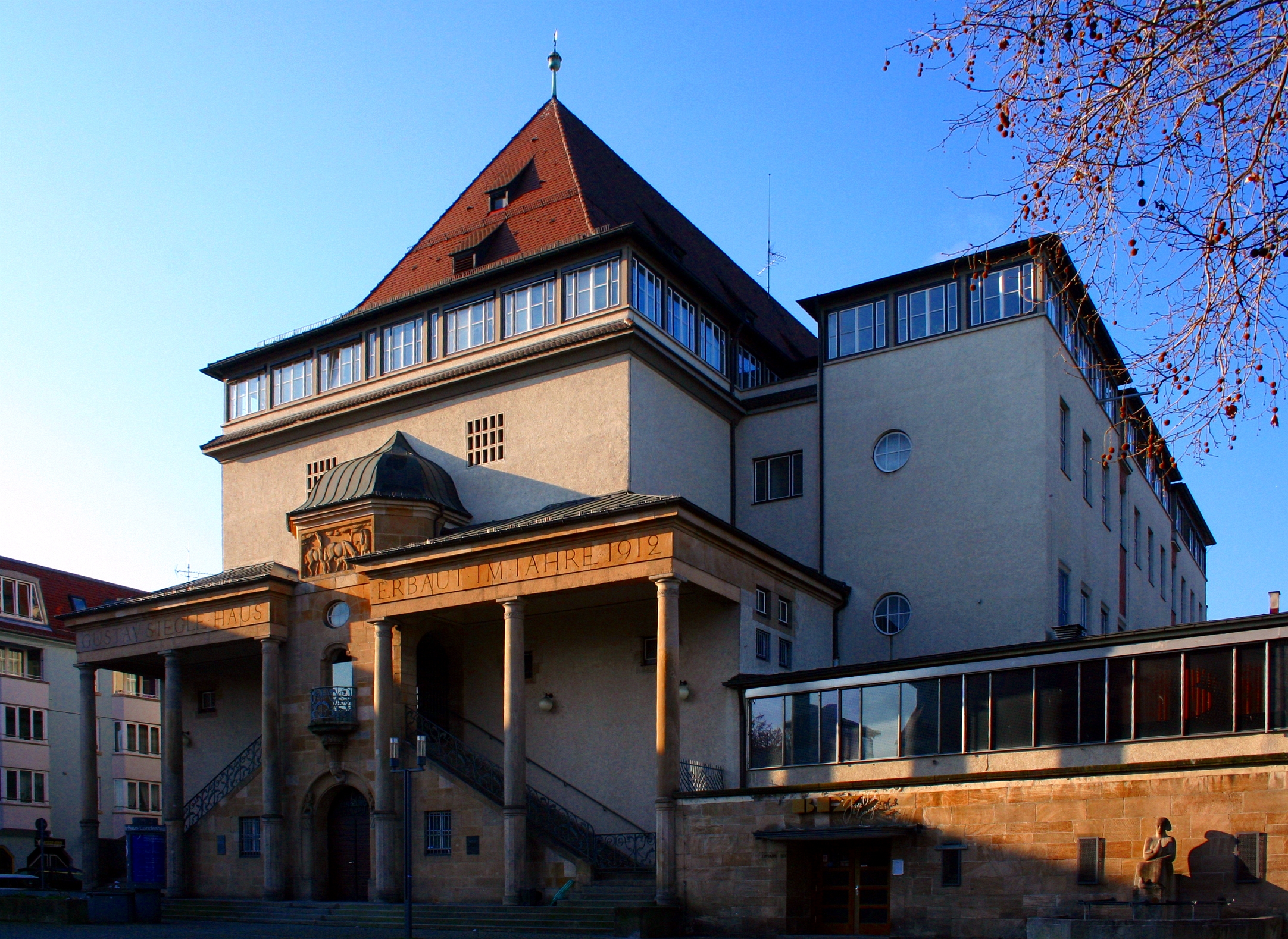 File:Stuttgart Gustav-Siegle-Haus.jpg - Wikimedia Commons