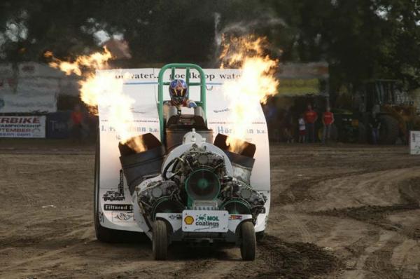 File:Tractorpulling tractor.jpg