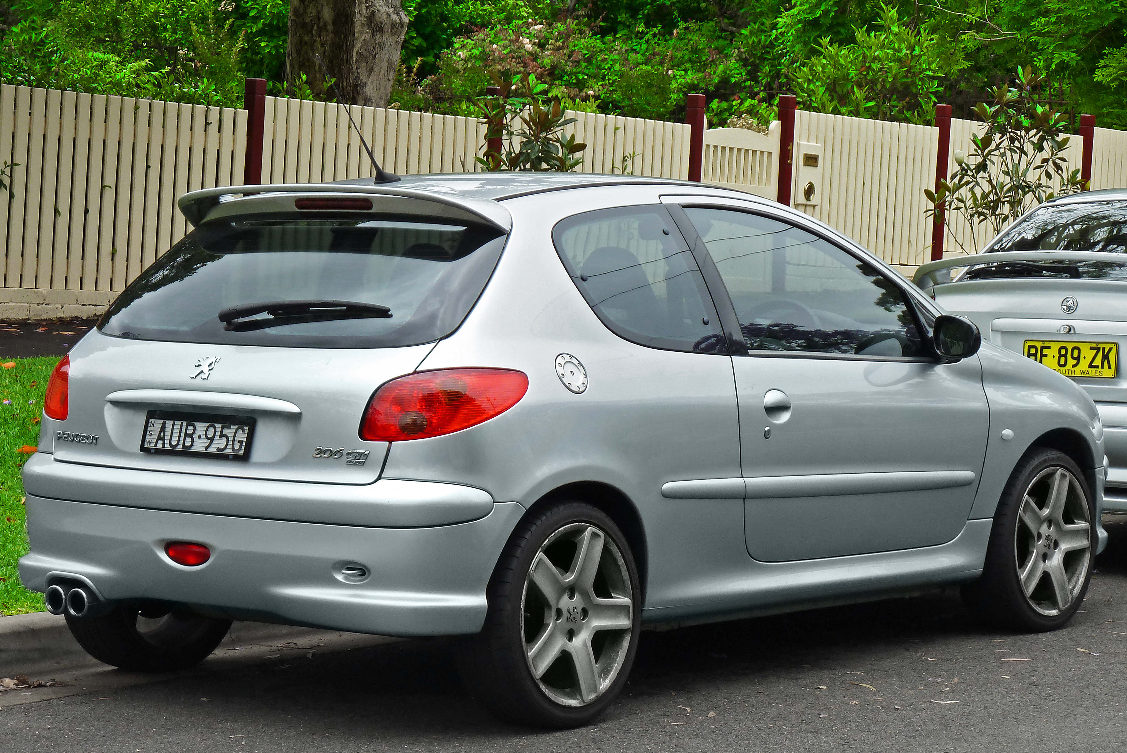 PEUGEOT 206+ 5 doors Specs & Photos - 2009, 2010, 2011, 2012