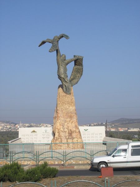 File:Arabe Statue.jpg