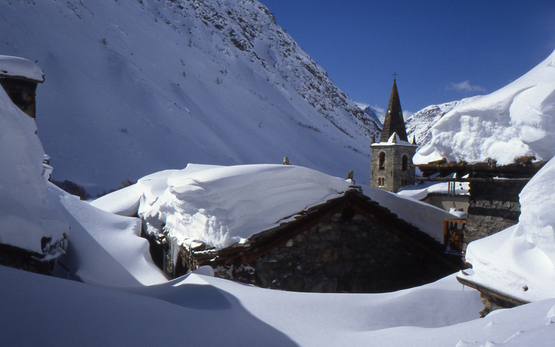 Bonneval-sur-Arc_en_hiver.jpg