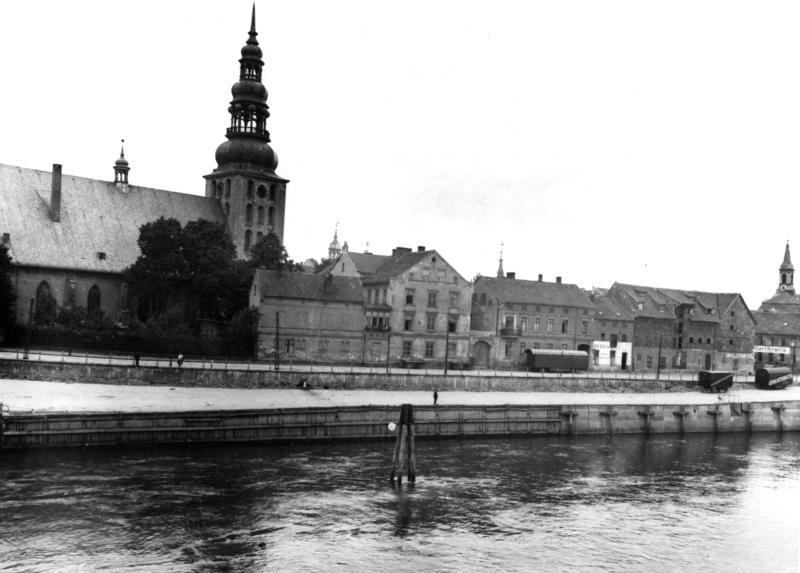 Fichier:Bundesarchiv B 145 Bild-P026071, Tilsit, Blick vom nördlichen Memelufer.jpg