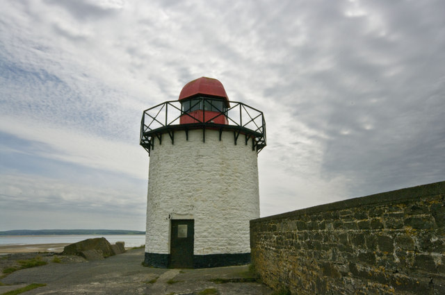 File:Burry Port Harbour Lighthouse - geograph.org.uk - 1454560.jpg