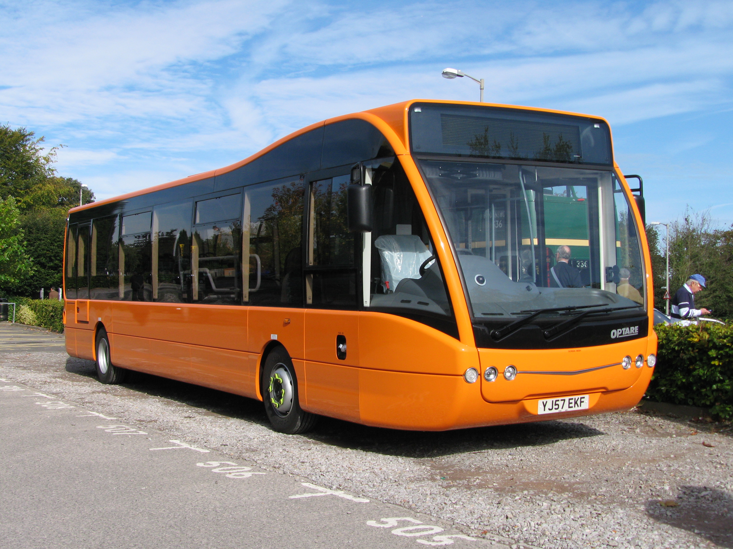 Оранжевый автобус пермь экскурсии. Оранжевый автобус. Тур оранжевый автобус. Оранжевый автобус картинка. Yutong автобус оранжевый.
