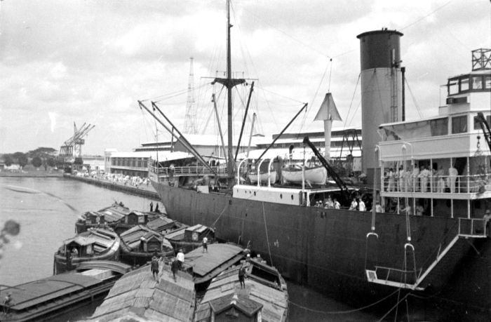 File:COLLECTIE TROPENMUSEUM Tandjoengpriok de haven van Batavia Java TMnr 10007951.jpg