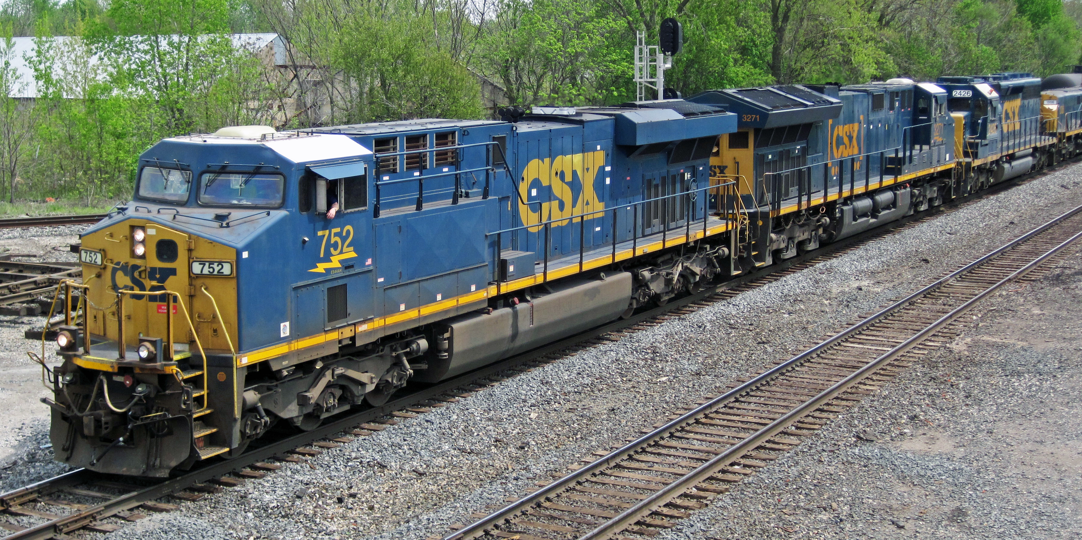 CSX Transportation - 752, 3271, & 2426 diesel locomotives (Marion, Ohio, USA) (4250482504...