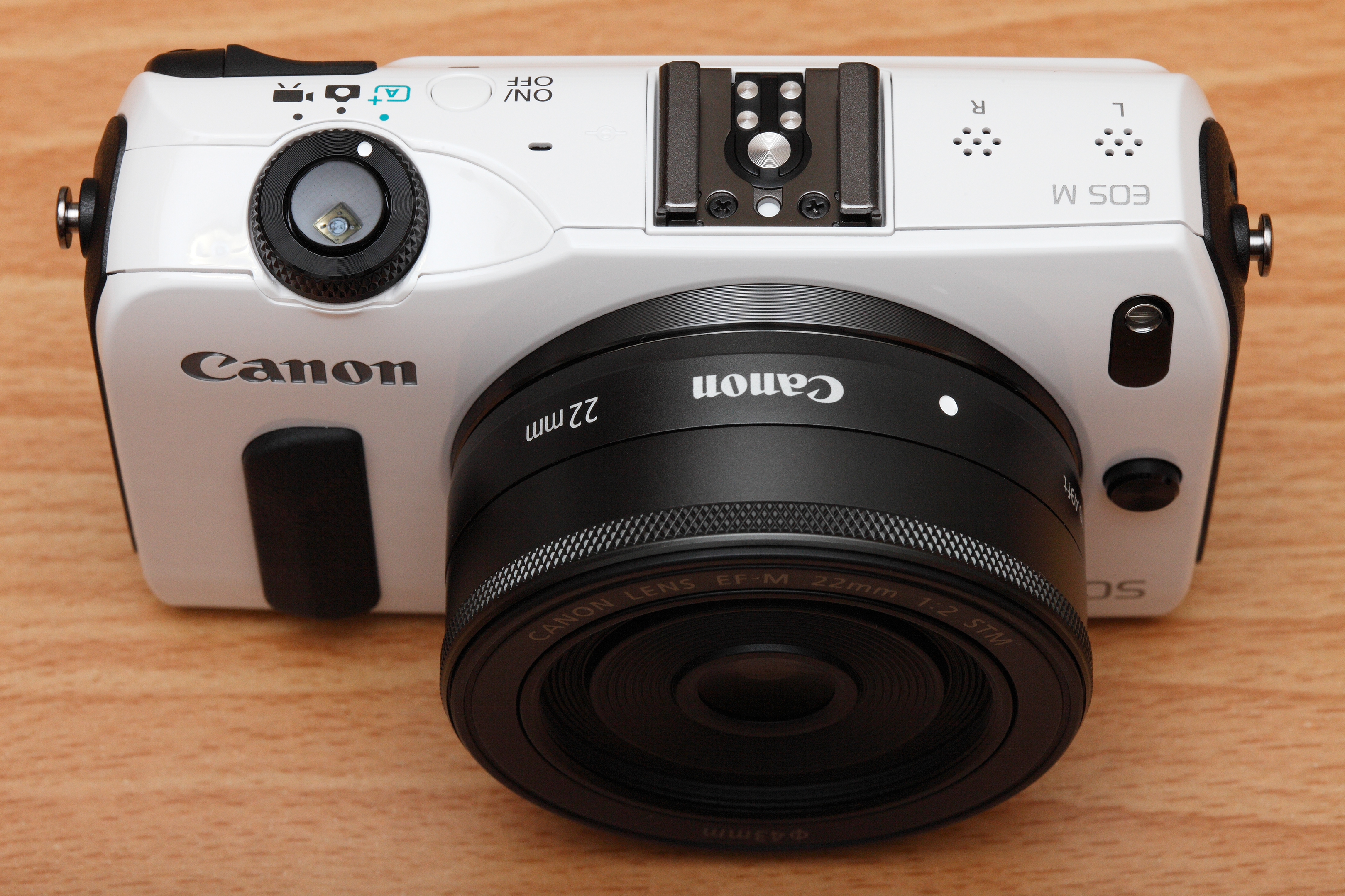 File:Canon EOS M white with Canon EF M mm F2 STM .jpg