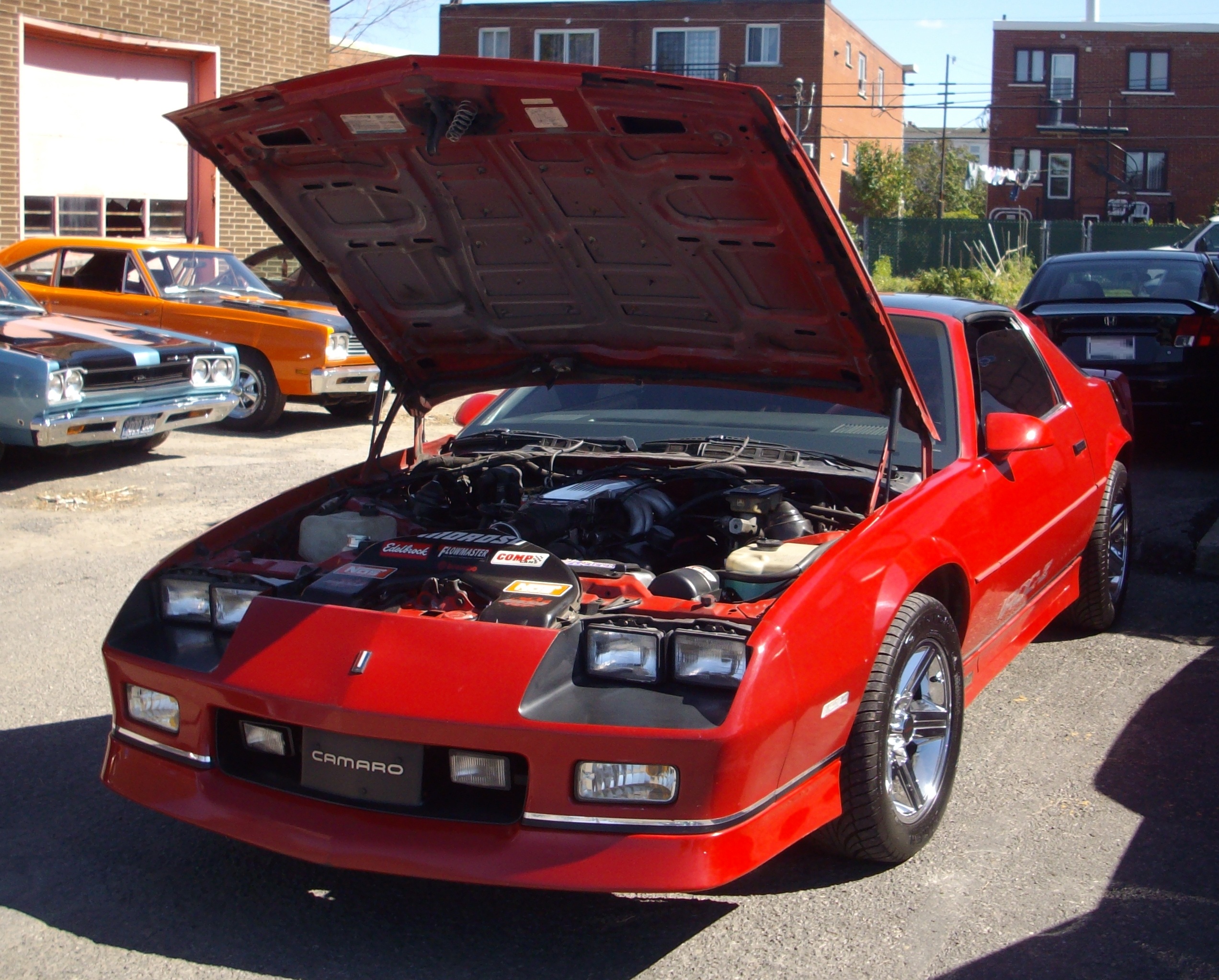 Автоз. Camaro IROC Z ярко красная. Chevrolet Camaro IROC-Z дрифт корч. Camaro IROC-Z глушители с боку.