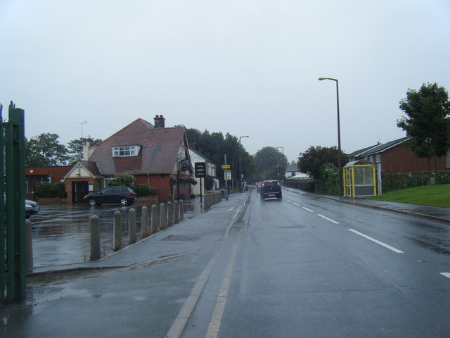 File:Cronton Road at the Hare and Hounds pub - geograph.org.uk - 2064453.jpg