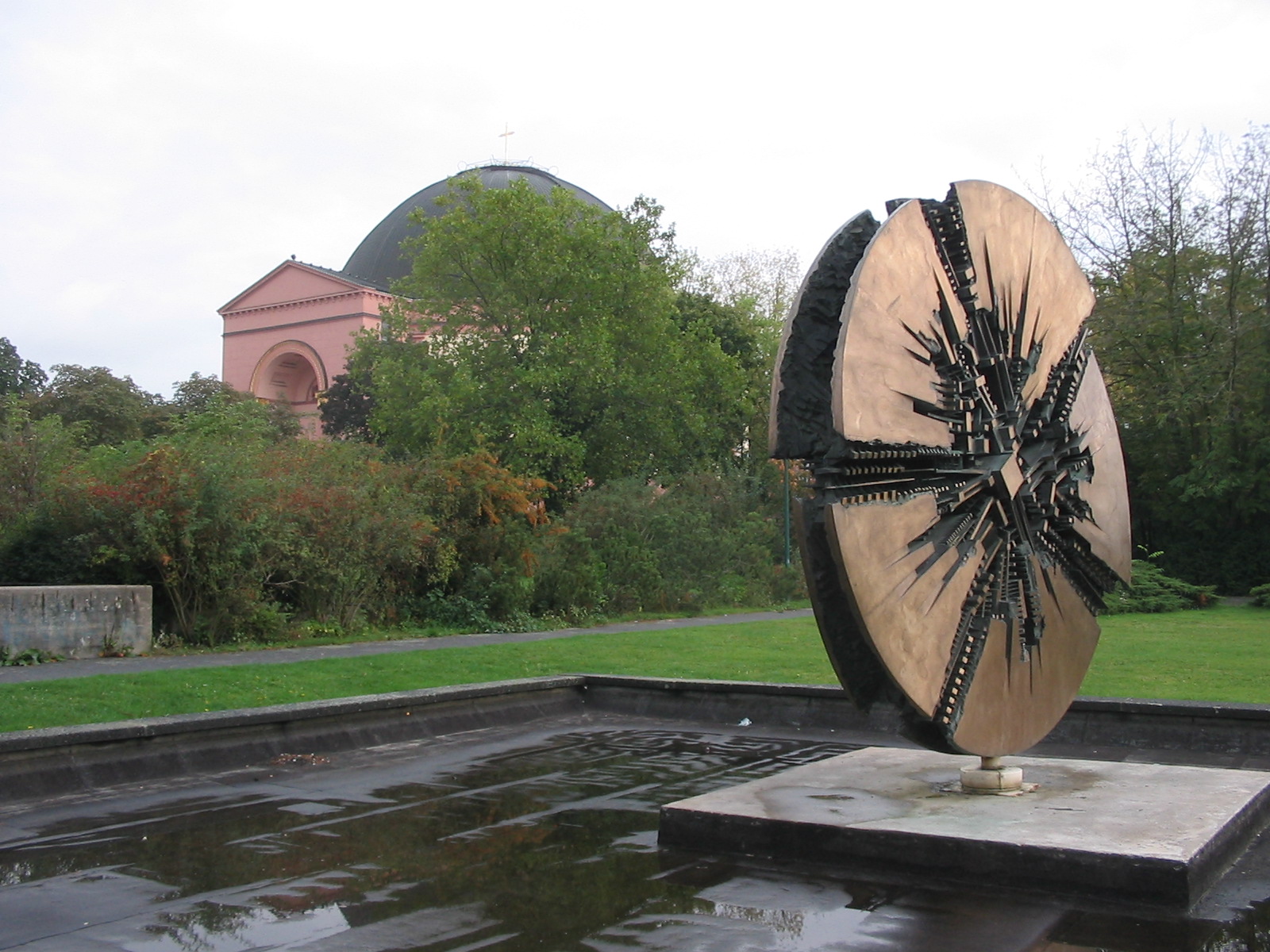 ''Grande Disco'' (1973) [[Arnaldo Pomodoro