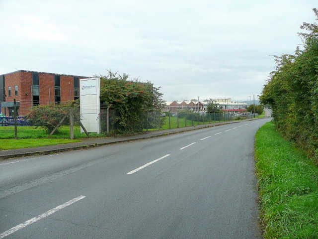 File:Down Hatherley Road - geograph.org.uk - 2098996.jpg