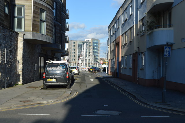 File:Down to the harbour - geograph.org.uk - 5532099.jpg