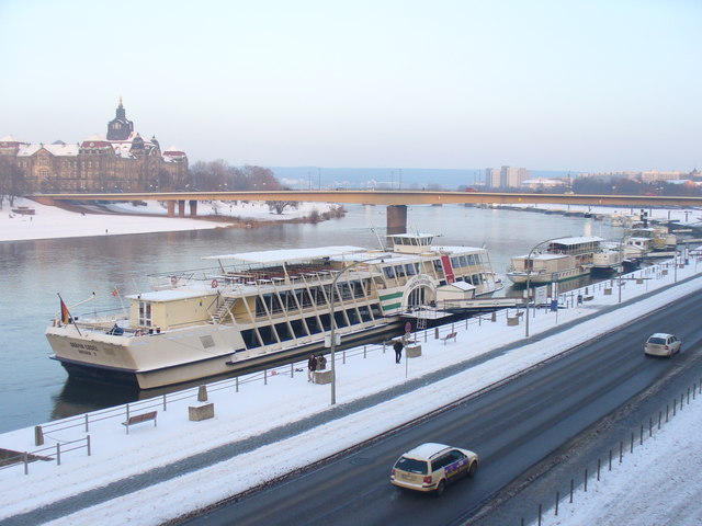 File:Dresden - Terrassenufer (Terrace Riverbank) - geo.hlipp.de - 32332.jpg